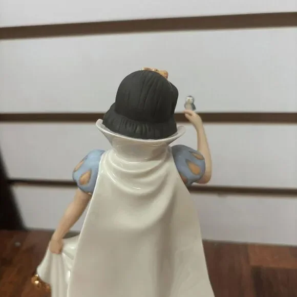 Lenox Disney Showcase Collection Snow White with Bluebird - Picture 3 of 5